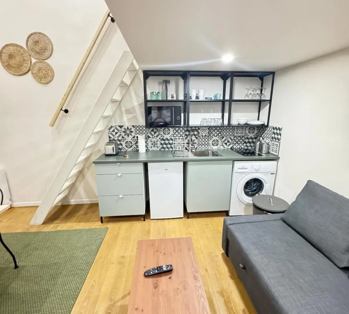 Cosy Air-Conditioned Studio Terrace Λυών 0*,