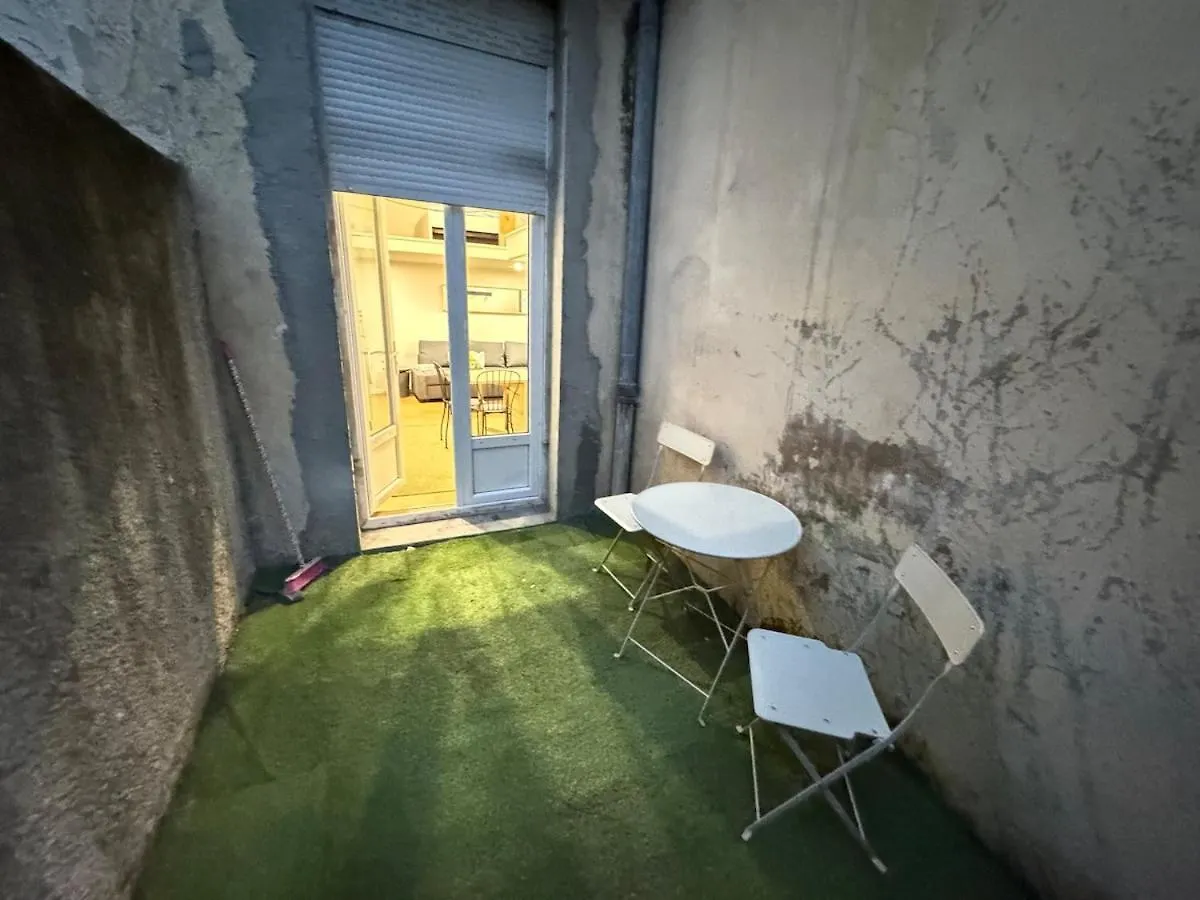 Cosy Air-Conditioned Studio Terrace Lione 0*,
